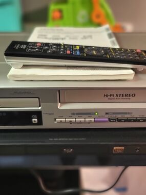 Hitachi DV-PF2U DVD / VHS Player Combo Remote And Manual